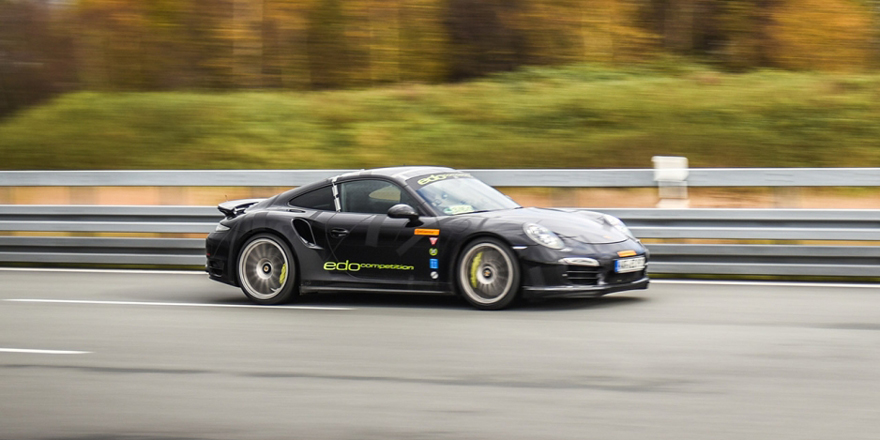 Porsche 911 Turbo S Blackburn устанавливает новый рекорд скорости